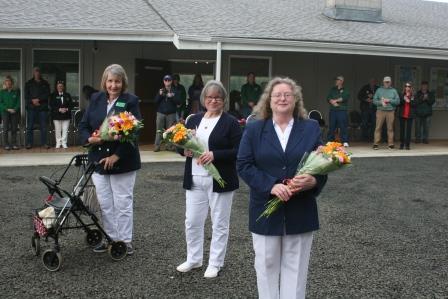 Bridge First Mates receive flowers